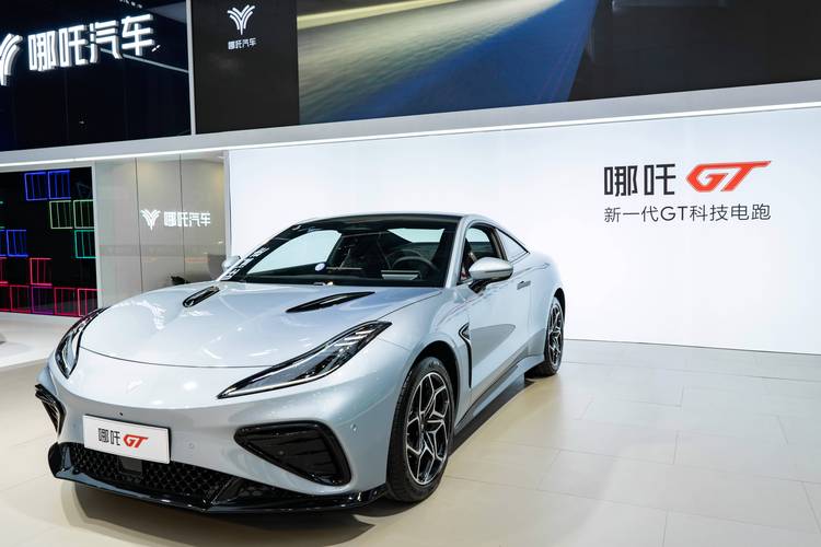 东莞265哪吒汽车在智能汽车领域的表现，领途汽车在新能源汽车市场中的影响力